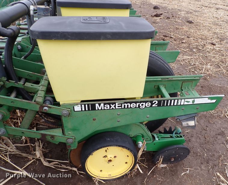 image for item DJ0240 John Deere 7200 Max Emerge 2  planter