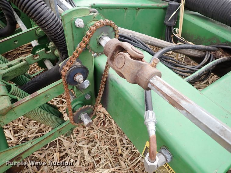 image for item DJ0240 John Deere 7200 Max Emerge 2  planter