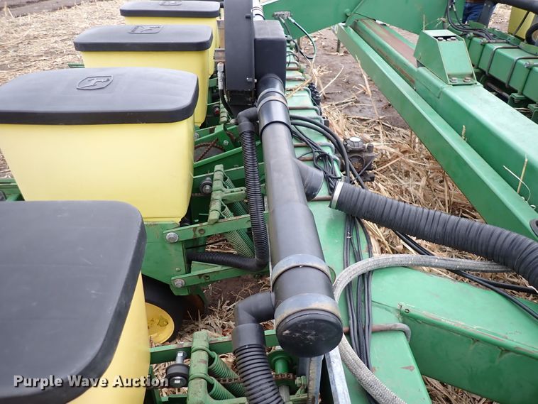 image for item DJ0240 John Deere 7200 Max Emerge 2  planter