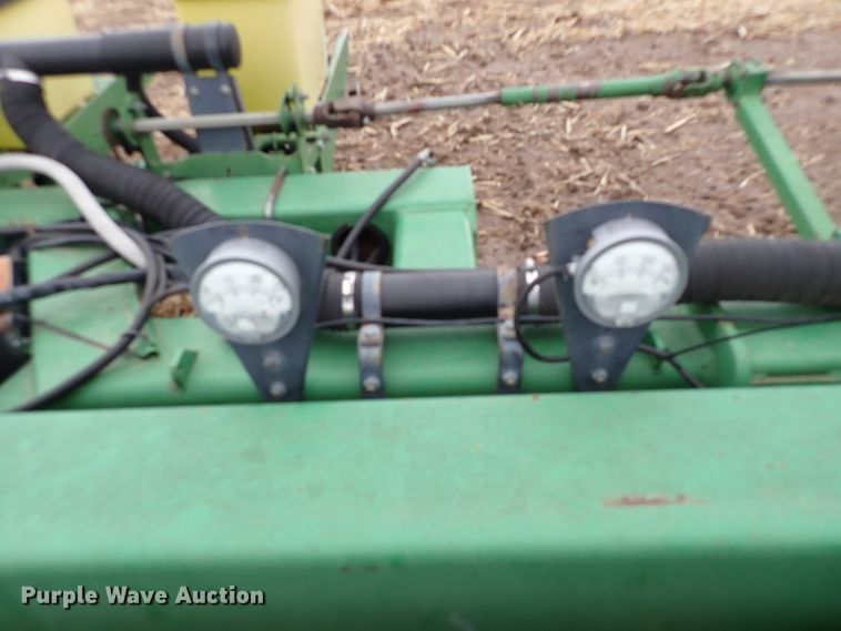 image for item DJ0240 John Deere 7200 Max Emerge 2  planter