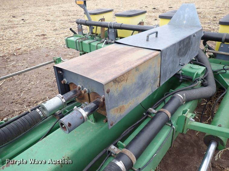 image for item DJ0240 John Deere 7200 Max Emerge 2  planter