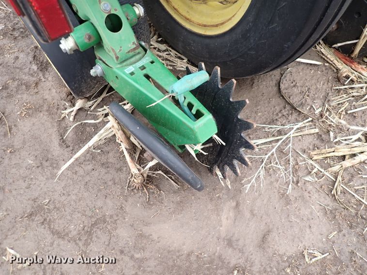 image for item DJ0240 John Deere 7200 Max Emerge 2  planter