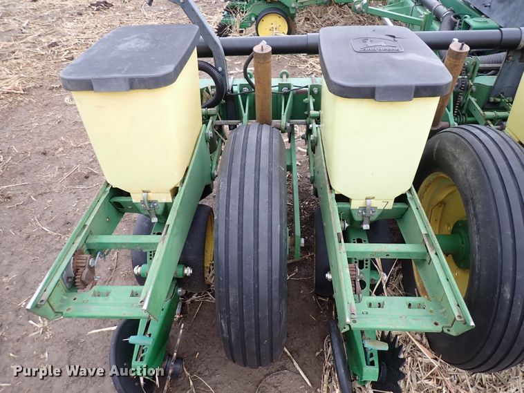 image for item DJ0240 John Deere 7200 Max Emerge 2  planter