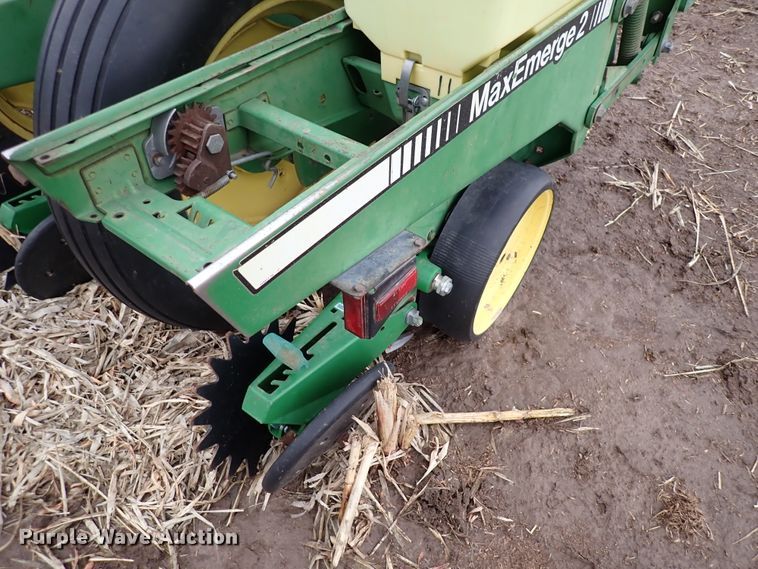 image for item DJ0240 John Deere 7200 Max Emerge 2  planter