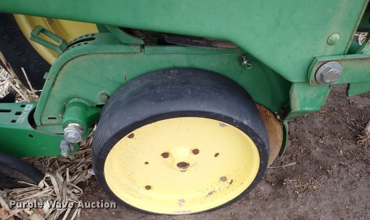 image for item DJ0240 John Deere 7200 Max Emerge 2  planter