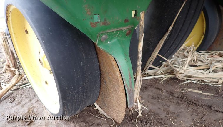 image for item DJ0240 John Deere 7200 Max Emerge 2  planter