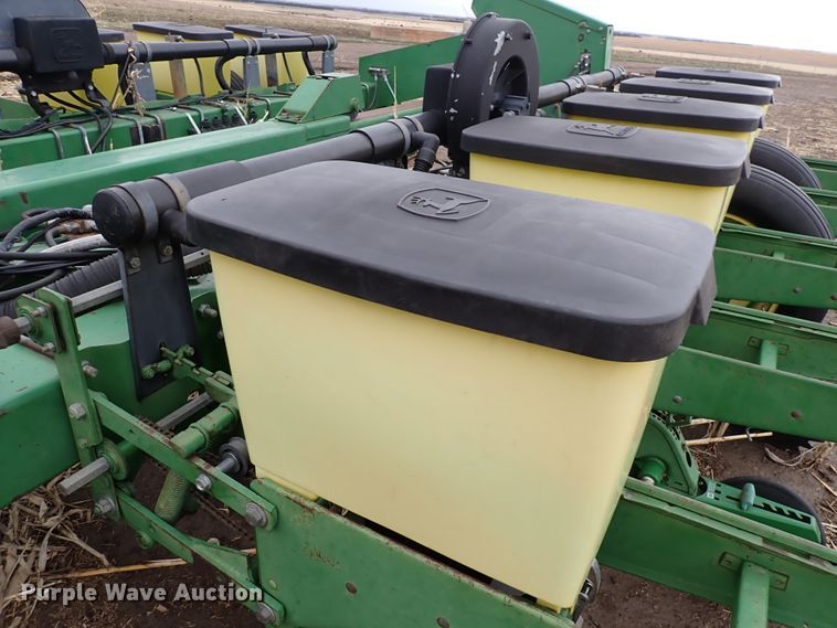 image for item DJ0240 John Deere 7200 Max Emerge 2  planter