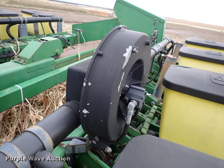 image for item DJ0240 John Deere 7200 Max Emerge 2  planter