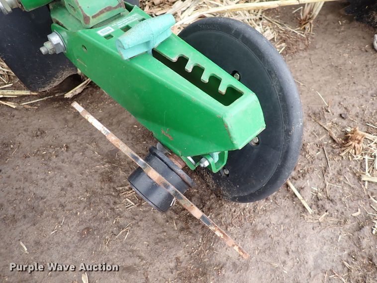 image for item DJ0240 John Deere 7200 Max Emerge 2  planter