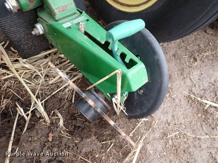 image for item DJ0240 John Deere 7200 Max Emerge 2  planter