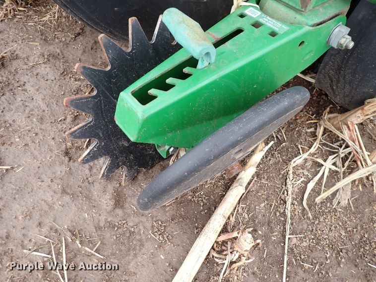 image for item DJ0240 John Deere 7200 Max Emerge 2  planter