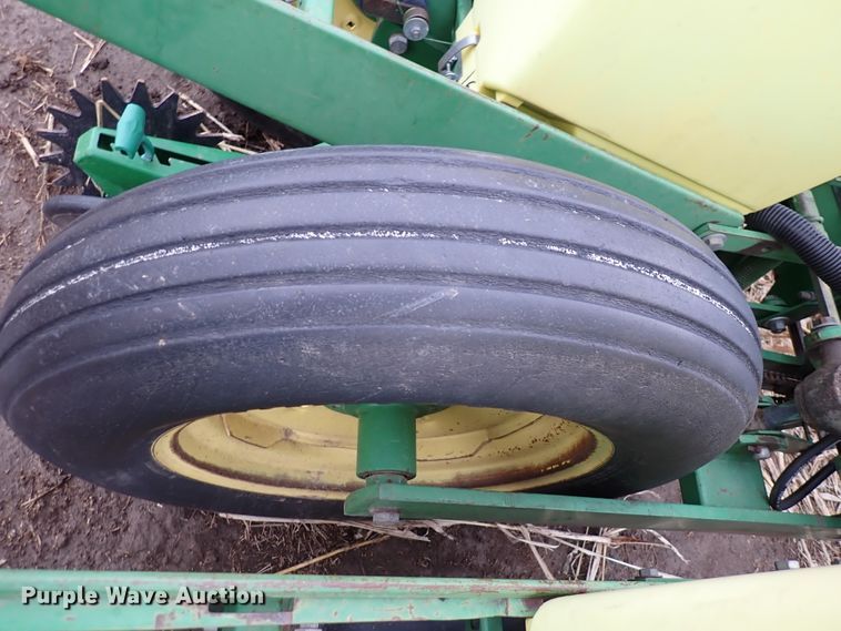 image for item DJ0240 John Deere 7200 Max Emerge 2  planter