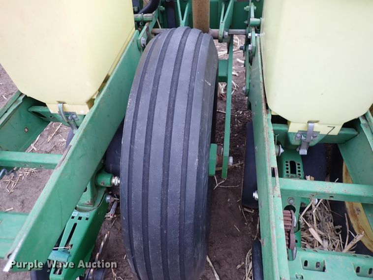 image for item DJ0240 John Deere 7200 Max Emerge 2  planter