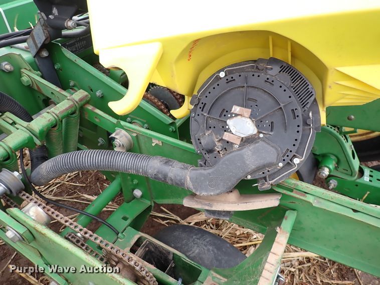 image for item DJ0240 John Deere 7200 Max Emerge 2  planter