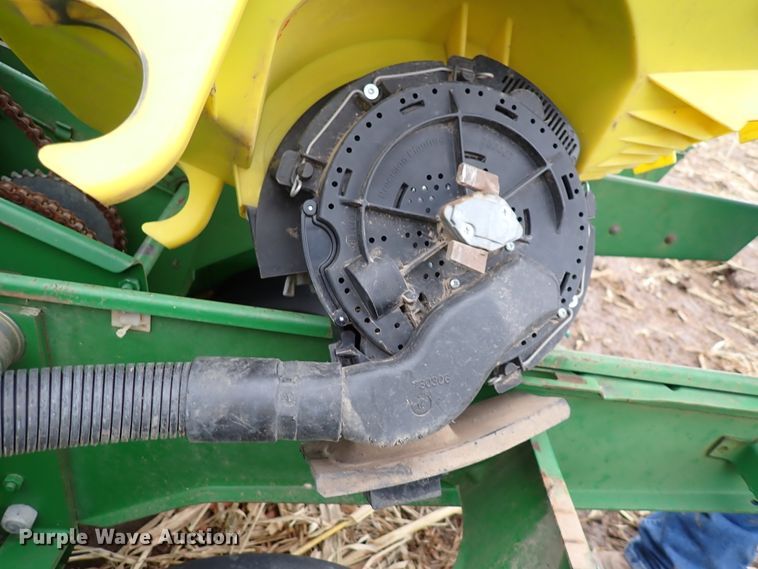 image for item DJ0240 John Deere 7200 Max Emerge 2  planter