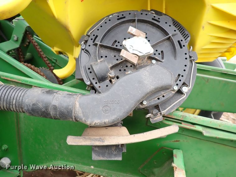 image for item DJ0240 John Deere 7200 Max Emerge 2  planter