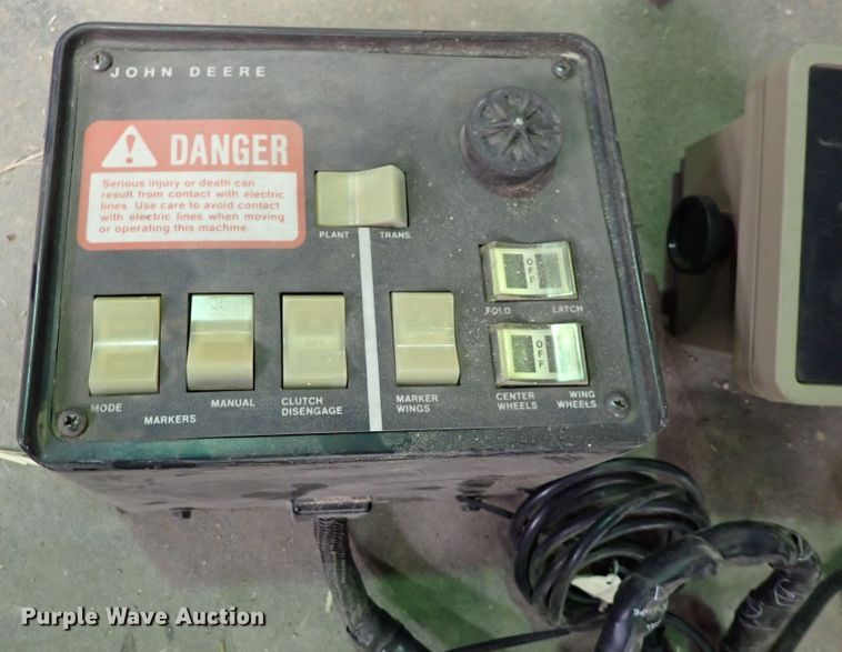 image for item DJ0240 John Deere 7200 Max Emerge 2  planter