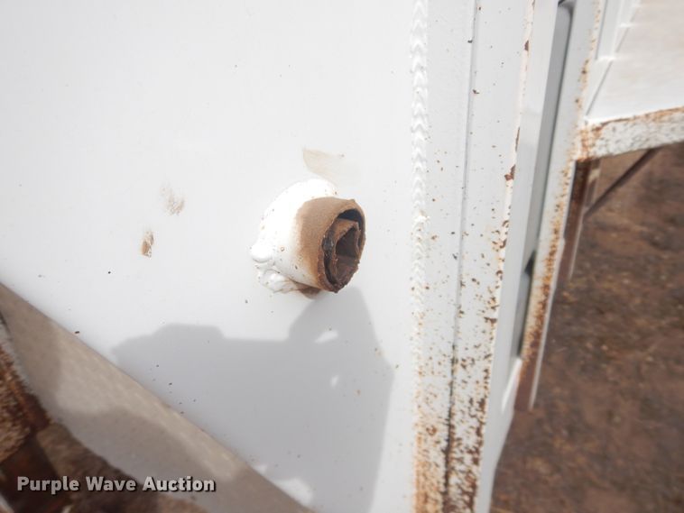 image for item DJ4979 2004 L-M livestock trailer