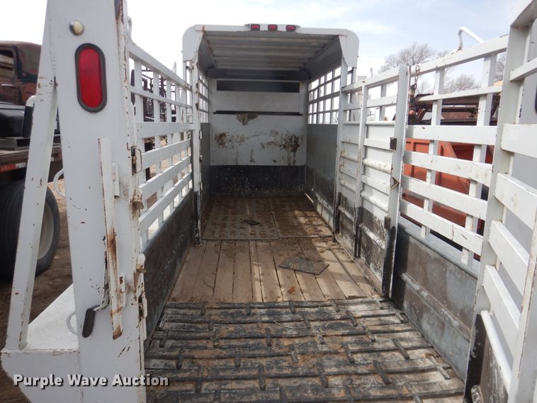 image for item DJ4979 2004 L-M livestock trailer