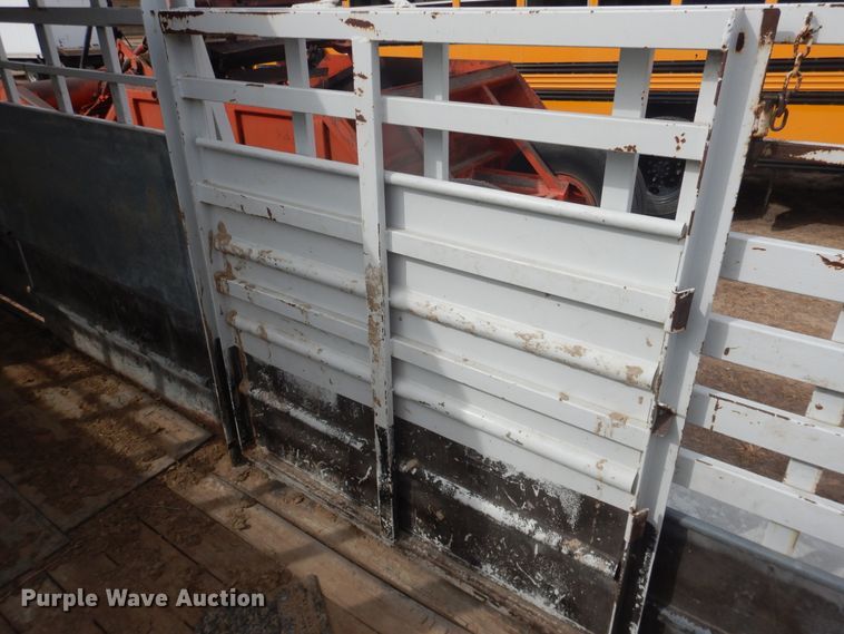 image for item DJ4979 2004 L-M livestock trailer