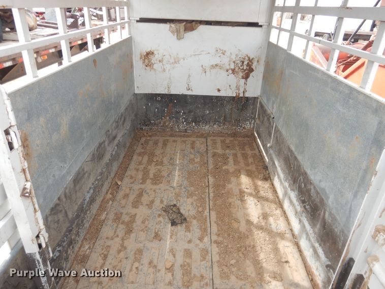 image for item DJ4979 2004 L-M livestock trailer