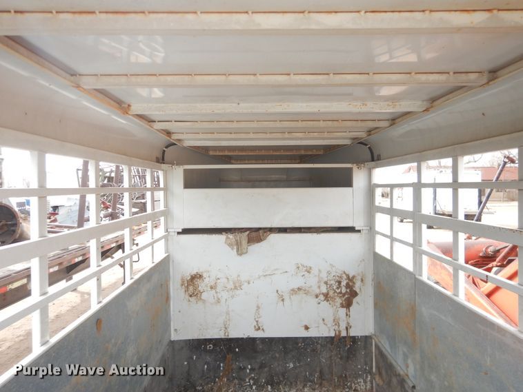 image for item DJ4979 2004 L-M livestock trailer