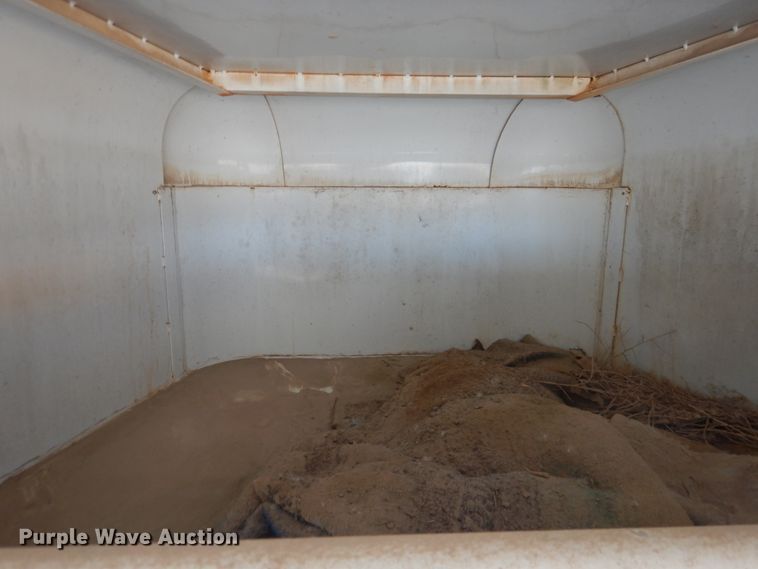 image for item DJ4979 2004 L-M livestock trailer