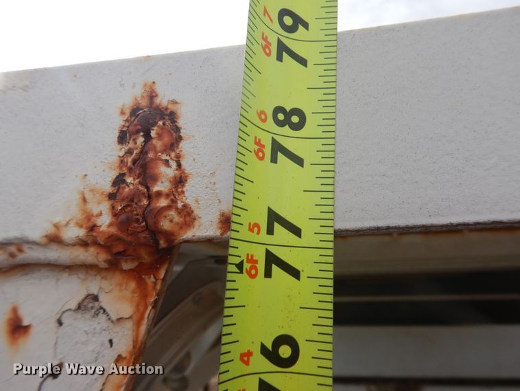 image for item DJ4979 2004 L-M livestock trailer