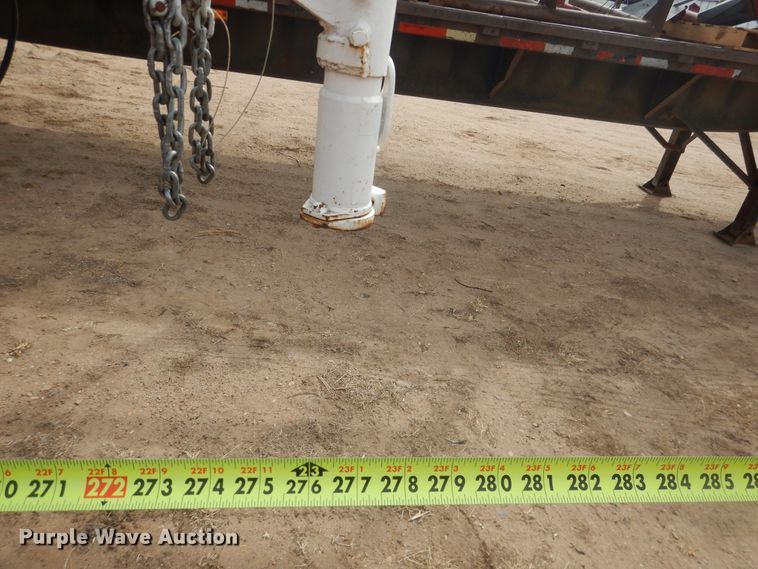 image for item DJ4979 2004 L-M livestock trailer