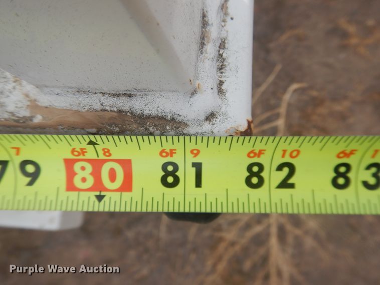 image for item DJ4979 2004 L-M livestock trailer