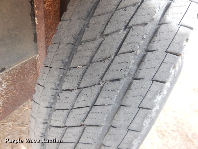 image for item DJ4979 2004 L-M livestock trailer