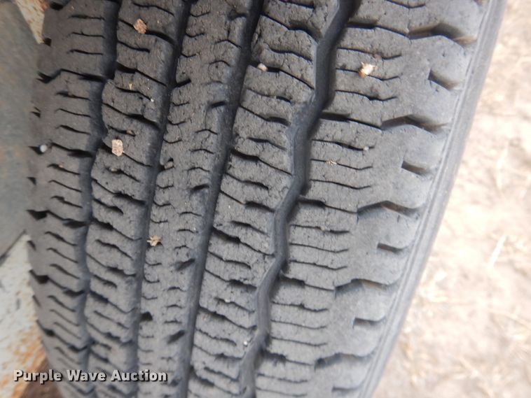 image for item DJ4979 2004 L-M livestock trailer