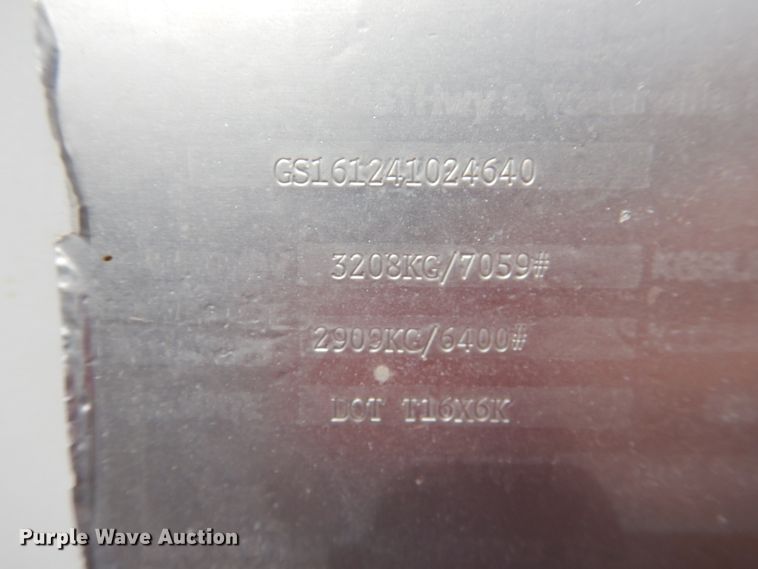 image for item DJ4979 2004 L-M livestock trailer