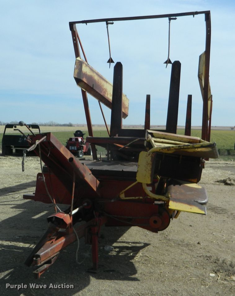 image for item FW9014 New Holland Stackliner 1000 bale stacker