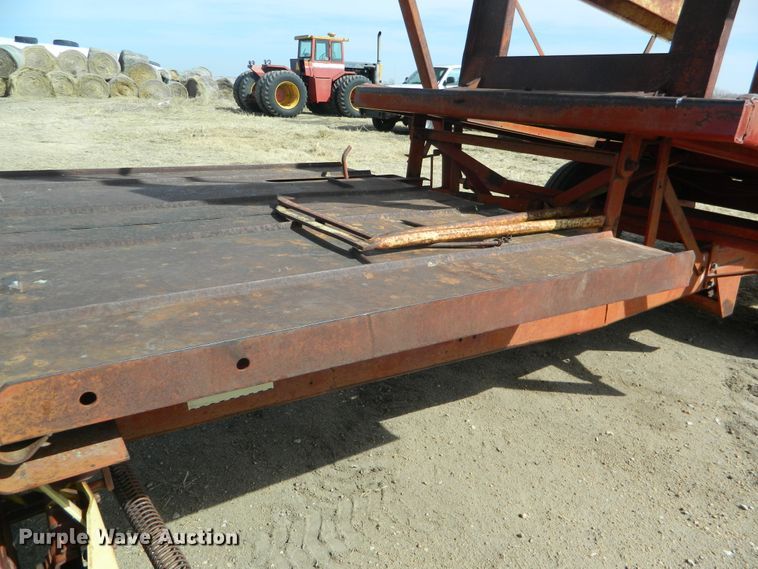 image for item FW9014 New Holland Stackliner 1000 bale stacker