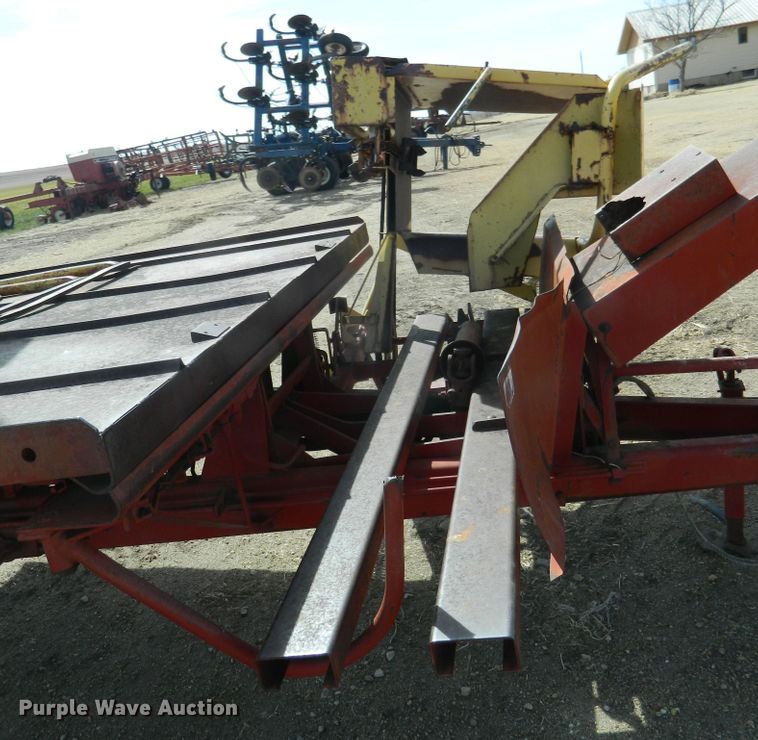 image for item FW9014 New Holland Stackliner 1000 bale stacker