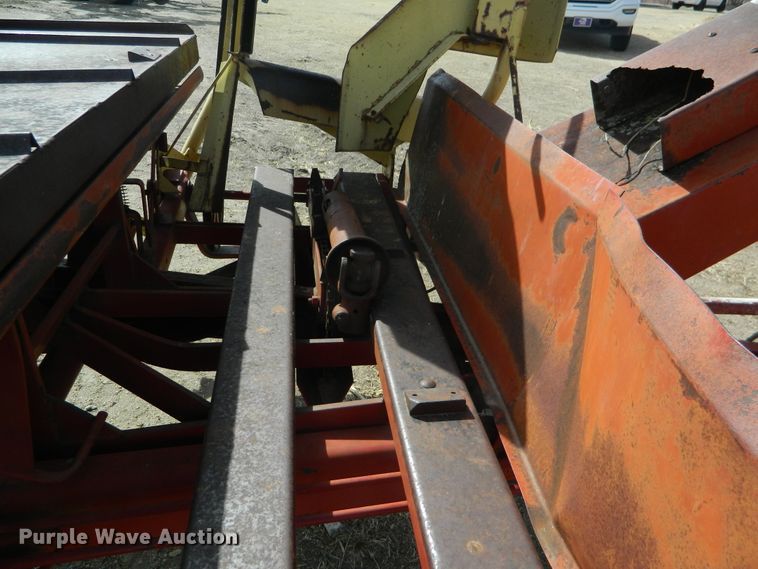 image for item FW9014 New Holland Stackliner 1000 bale stacker