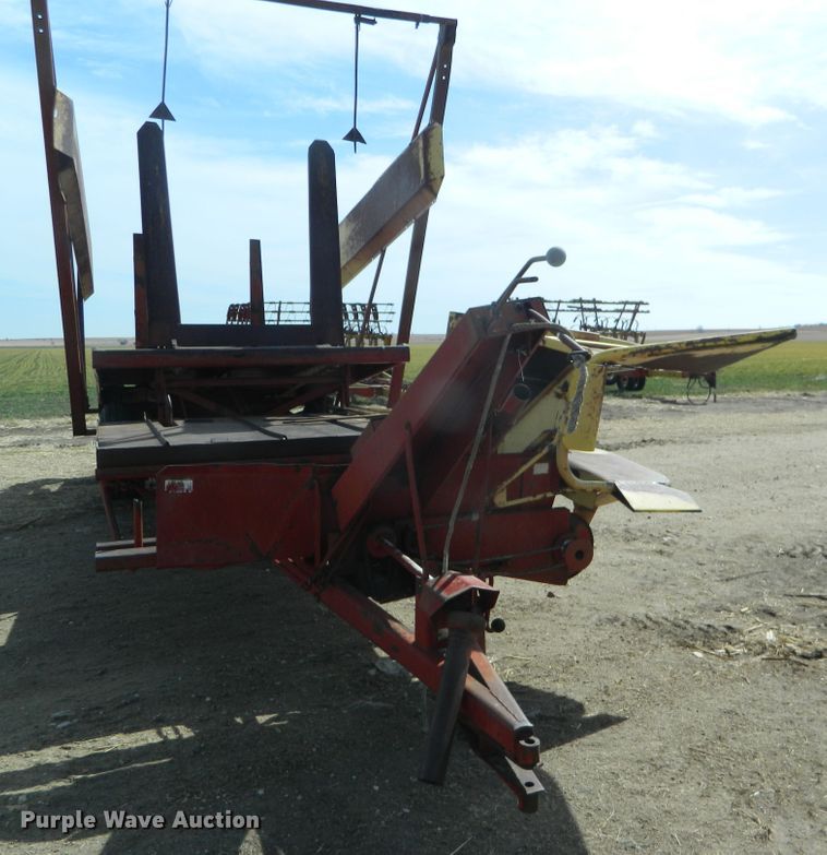 image for item FW9014 New Holland Stackliner 1000 bale stacker