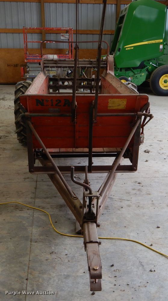 image for item HF9186 New Idea 12A  manure spreader