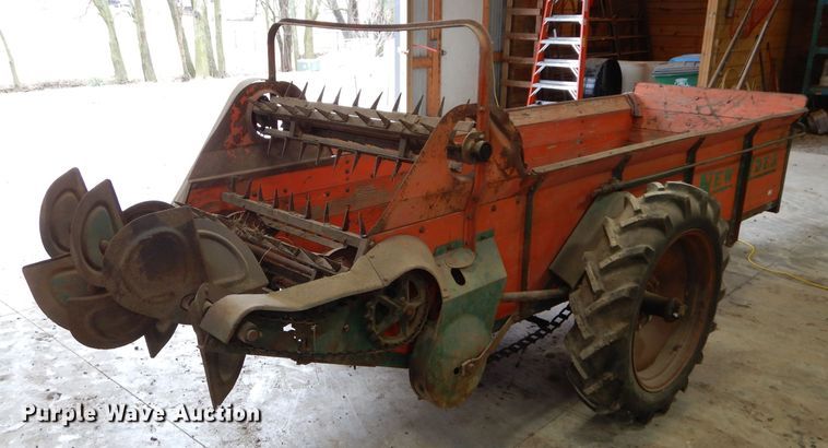 image for item HF9186 New Idea 12A  manure spreader