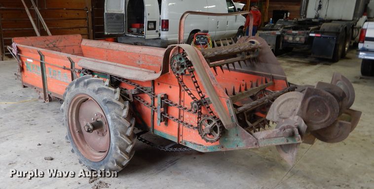 image for item HF9186 New Idea 12A  manure spreader