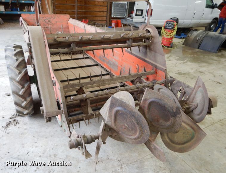 image for item HF9186 New Idea 12A  manure spreader