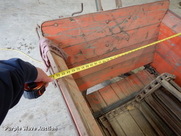 image for item HF9186 New Idea 12A  manure spreader