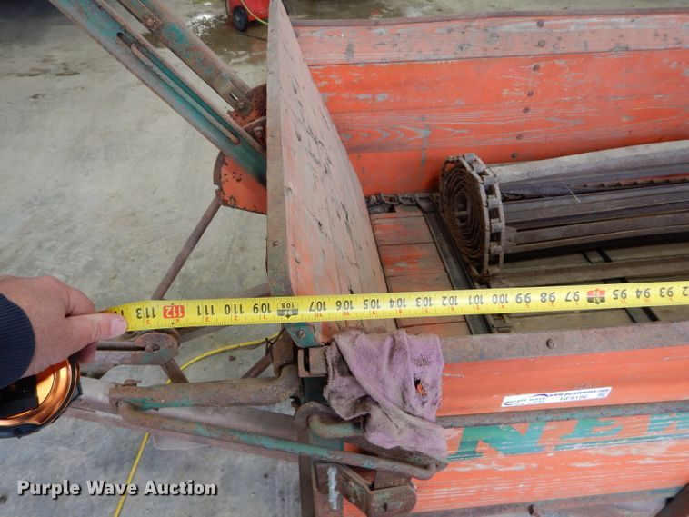 image for item HF9186 New Idea 12A  manure spreader