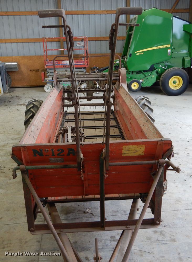 image for item HF9186 New Idea 12A  manure spreader