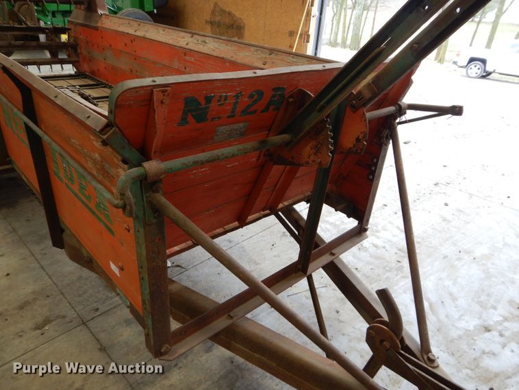 image for item HF9186 New Idea 12A  manure spreader