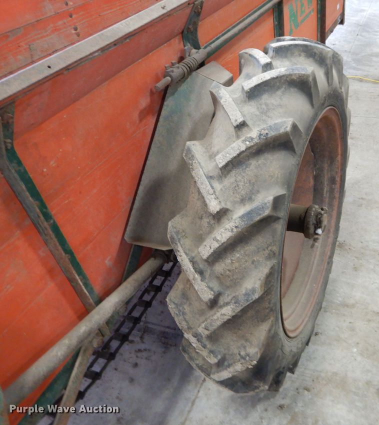 image for item HF9186 New Idea 12A  manure spreader