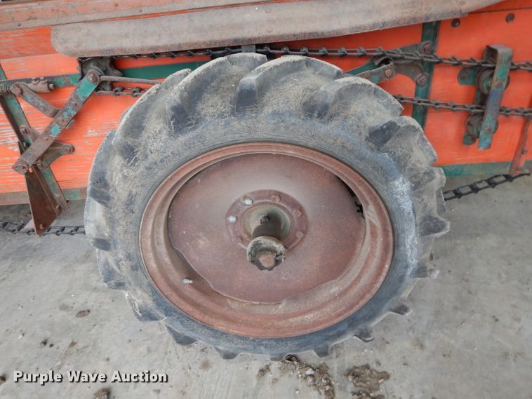 image for item HF9186 New Idea 12A  manure spreader