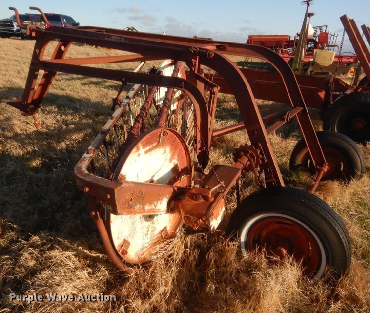 image for item HG9534 International hay rake