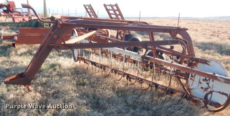 image for item HG9534 International hay rake